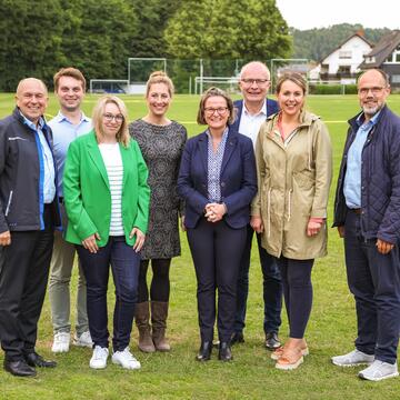 Verena Mertens mit Ina Scharenbach